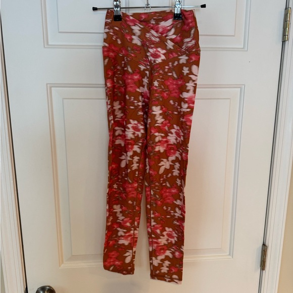 aerie OFFLINE real me 7/8 Hi-Rise Legging, Medium Short - Picture 2 of 4